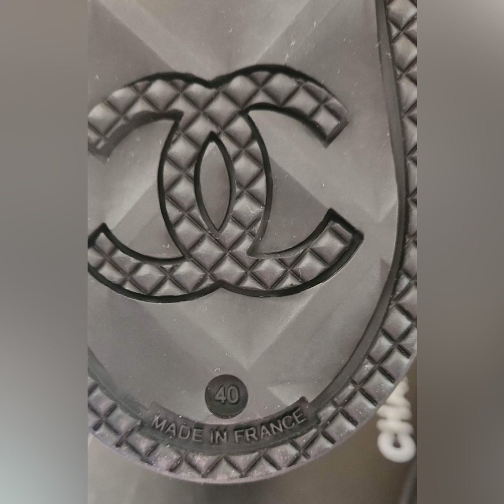 Brand new in box size 40 authentic chanel rain boots 🖤 - Picture 4 of 4